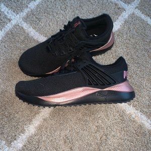 PUMA soft foam tennishoes